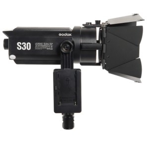 Осветитель светодиодный Godox S30 фокусируемый. Вид 1